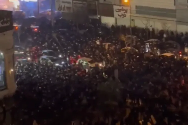 Internetul a fost blocat în Iran, unde protestele au cuprins toată țara (sursa: BBC)