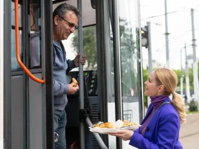 Fabuloasa societate a primăriei București cu 20 de șefi, dintre care 13 directori Foto: Facebook Gabriela Firea