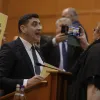 Șoșoacă i-a scris lui Simion și-i propune să preia împreună guvernarea. În decembrie 2023, Simion îi spunea lui Șoșoacă: „Te agresez sexual, scroafo”