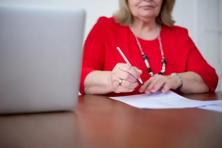 30 septembrie, termen limită pentru pensionarii din diaspora: certificatul de viață, documentul fără de care pensia poate fi suspendată
