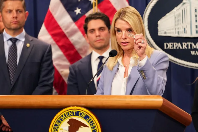 Avion american misterios aterizează la București (sursa: Facebook/The United States Department of Justice)