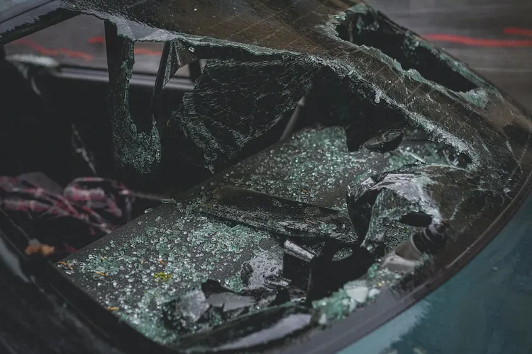 Mâini rupte, despăgubire RCA: 135.000 lei (sursa: Pexels/Artyom Kulakov)