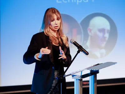 Mesajul halucinant primit de Victoria Stoiciu când le-a pus colegilor că nu va semna moțiunea Foto: Facebook