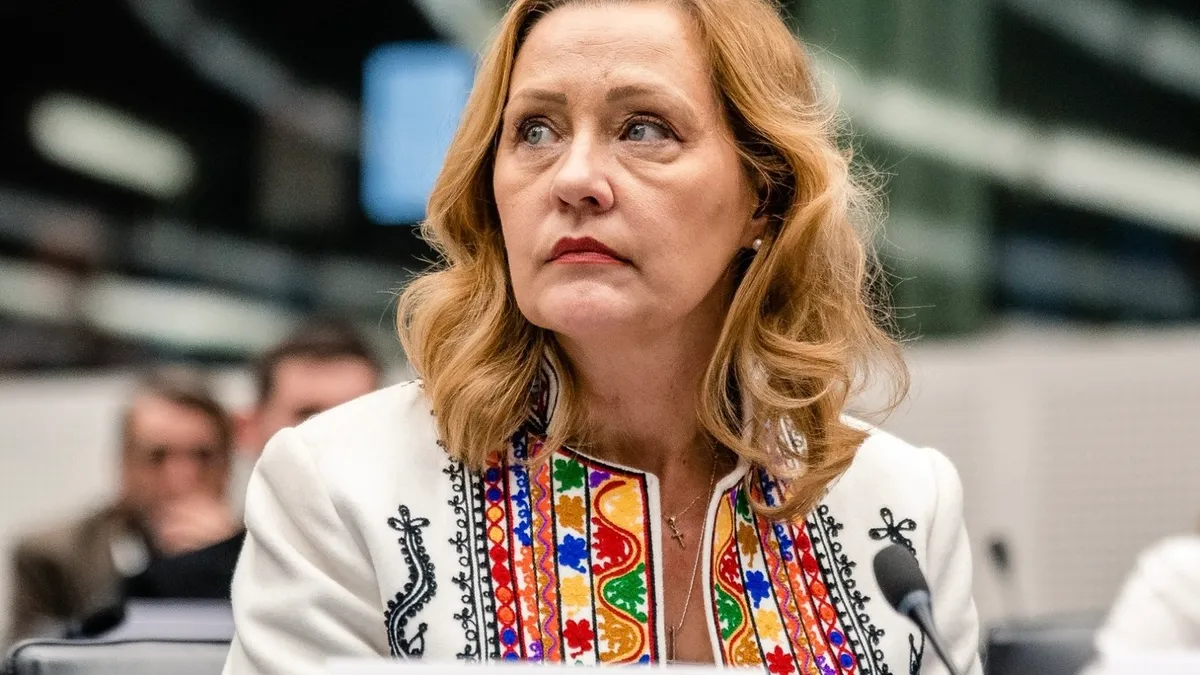 Lasconi susține candidatul unic de dreapta (sursa: Facebook/Elena Lasconi)