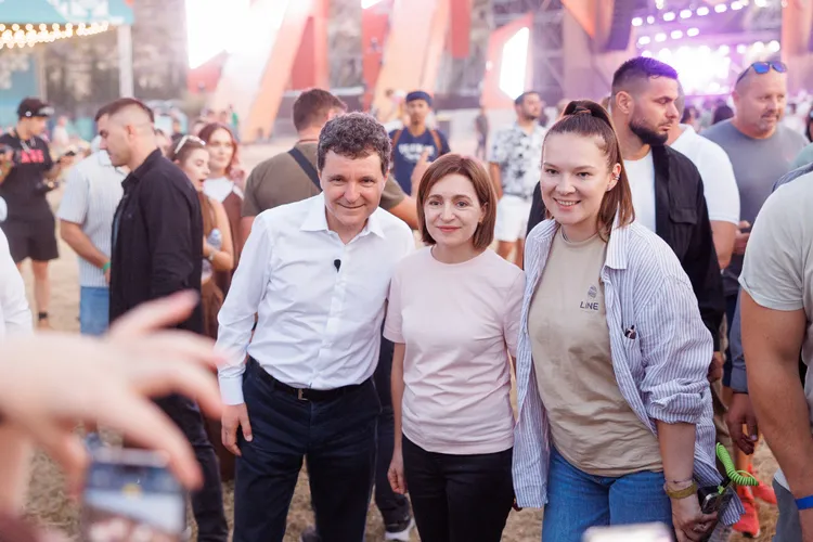 Un jurnalist din Chișinău infirmă zvonul că Nicușor Dan nu ar fi trimis un mesaj de Ziua Moldovei Foto: Facebook Maia Sandu