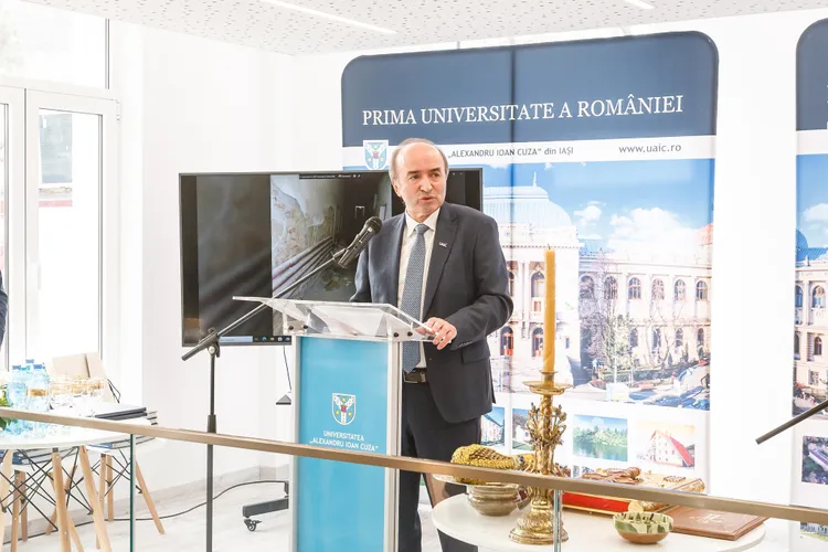 Tudorel Toader, conflict clar de interese (sursa: Facebook/Universitatea „Alexandru Ioan Cuza" din Iași)