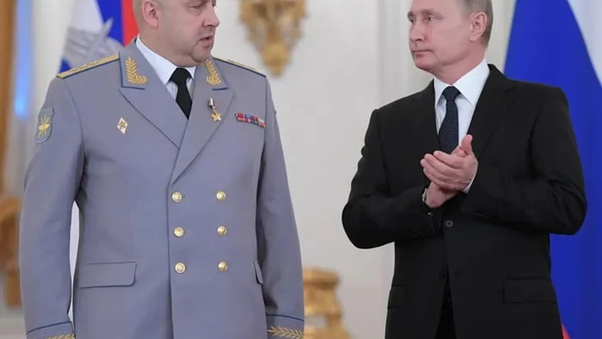 Citește și: ANALIZĂ Distrugerea podului din Crimeea, o catastrofă strategică pentru Putin. Plus: Cauzele exploziei, un mister, podul era extrem de bine păzit și consolidat Foto: Twitter