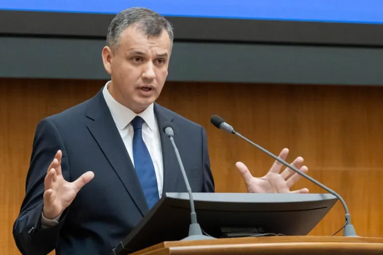 VIDEO Nu am discutat cu AUR și SOS, dar i-am convins pe parlamentarii neafiliați să mă voteze, spune Eugen Tomac, invitat la podcastul "Cum e, de fapt?"