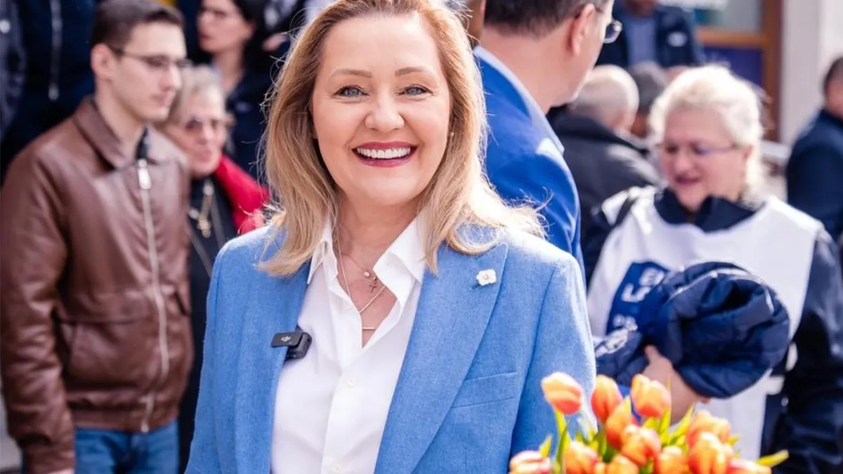 Lasconi se laudă cu sondaje secrete (sursa: Facebook/Elena Lasconi)