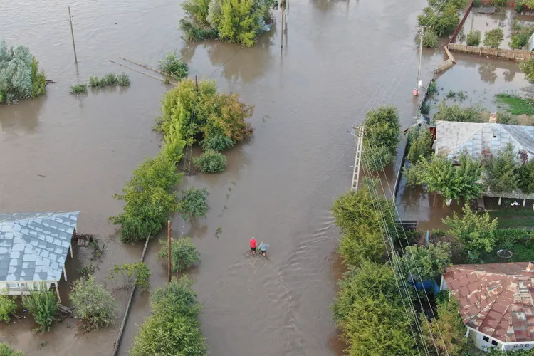 Localitățile din zone inundabile, abandonate complet (sursa: Inquam Photos/George Călin)