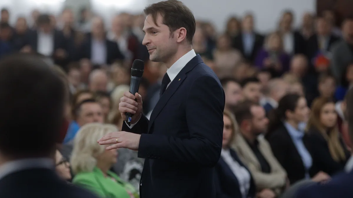 Sebastian Burduja cere să schimbăm titlul unui articol