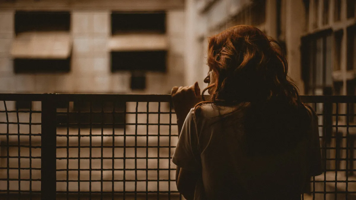 Femeie achitată după înjunghierea soțului agresor (sursa: Pexels/Maycon Marmo)