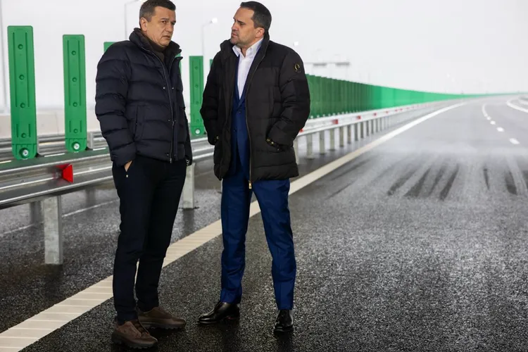 Grindeanu, în ghete Zegna de 1.250 de euro la inaugurarea unei bucățele din A7 (sursa: Facebook/Podul)