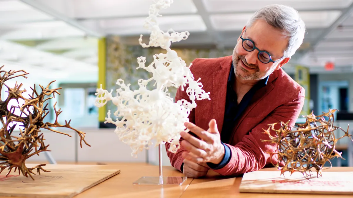 Barabási, românul care poate primi Nobel (sursa: Ruby Wallau/Northeastern University)