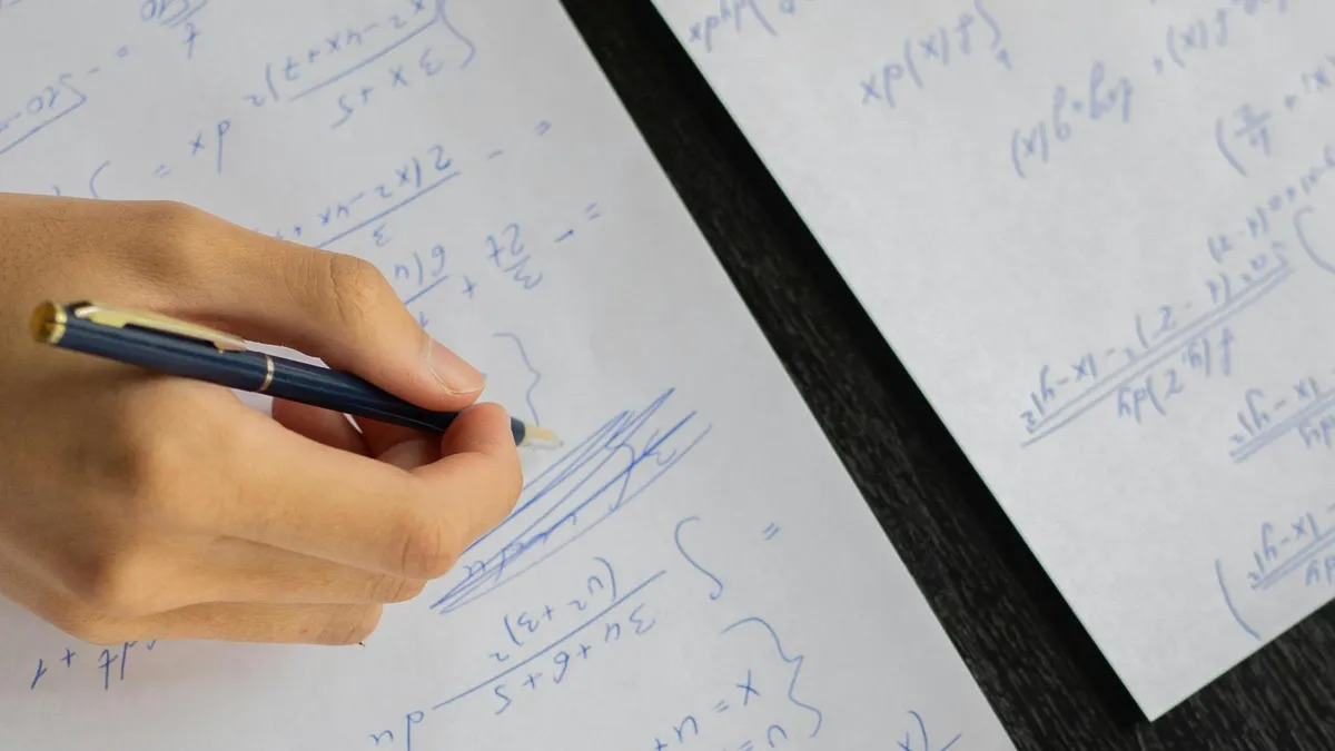 Simularea examenului de Bacalaureat începe luni (sursa: Pexels/Monstera Production)