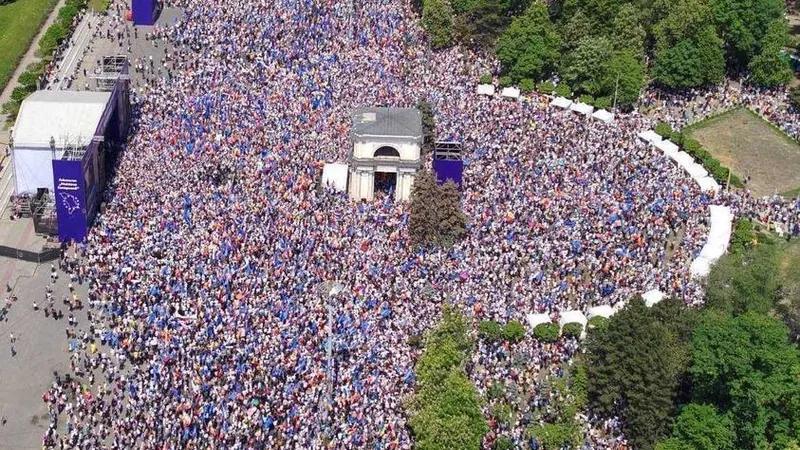 Miting uriaș, cu zeci de mii de participanți, la Chișinău Foto: Facebook Maia Sandu