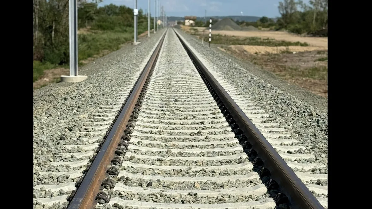 Trenurile spre Henri Coandă, suspendate temporar (sursa: Facebook/CFR Infrastructura)