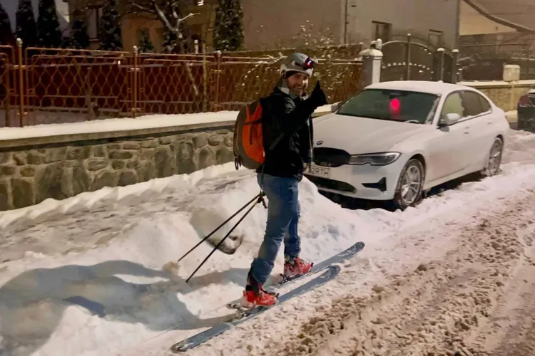 Cu schiurile pe străzile din Sibiu (sursa: Facebook/Thomas Roth)