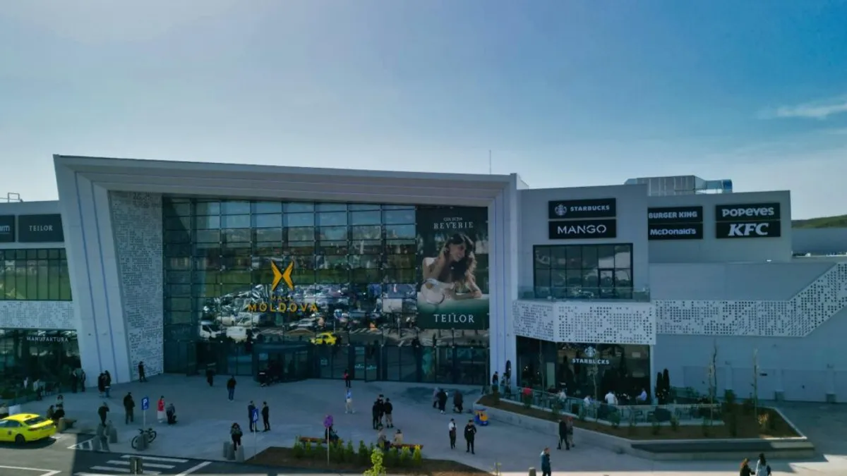 Inaugurarea unui mall a aglomerat Iașiul (sursa: ziaruldeiasi.ro)
