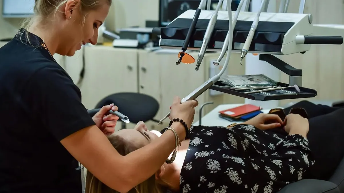 Turism stomatologic pentru românii din diaspora (sursa: Pexels/Robert Golebiewski)