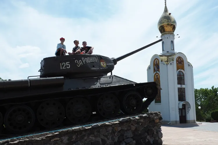 România alimentează forțele ruse din Transnistria. În imagine, un tanc dezafectat folosit drept monument public în Tiraspol, august 2023 (sursa: Vitalie Călugăreanu)