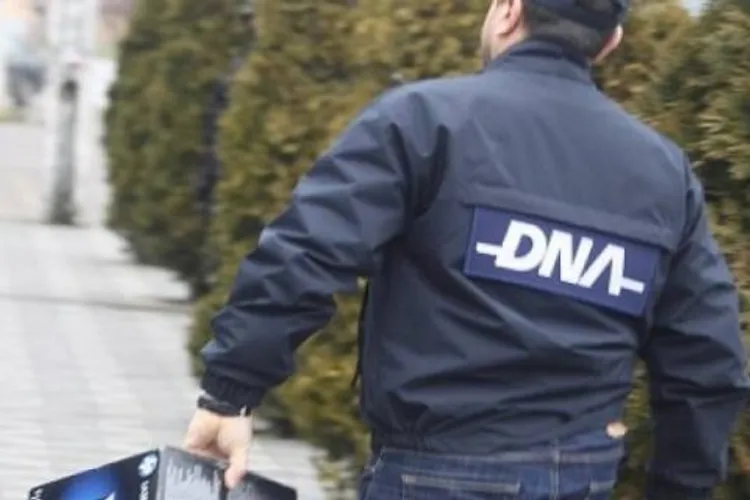 DNA, un nou chix: statul va plăti sute de mii de lei daune unui director acuzat pe nedrept că ar fi cauzat de un prejudiciu de 10.000 de euro