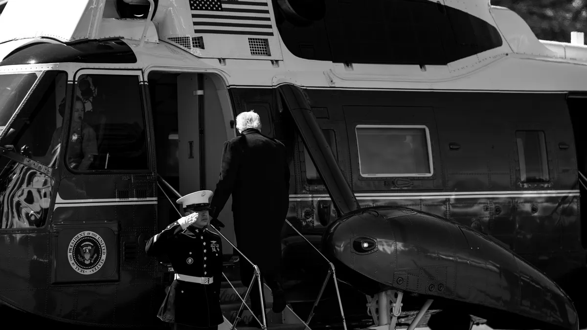 Trump amenință aliații și suspendă Jones Act (sursa: Facebook/The White House)