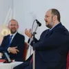 Adrian Papahagi își povestește viața de fost viitor ministru Foto: Facebook