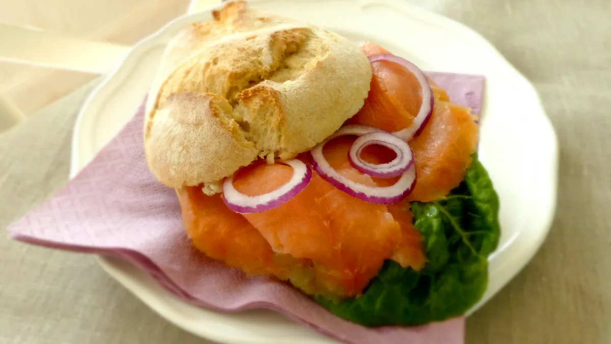 Ocean Fish retrage un lot de somon contaminat (sursa: Pexels/Roger Cziwerny)