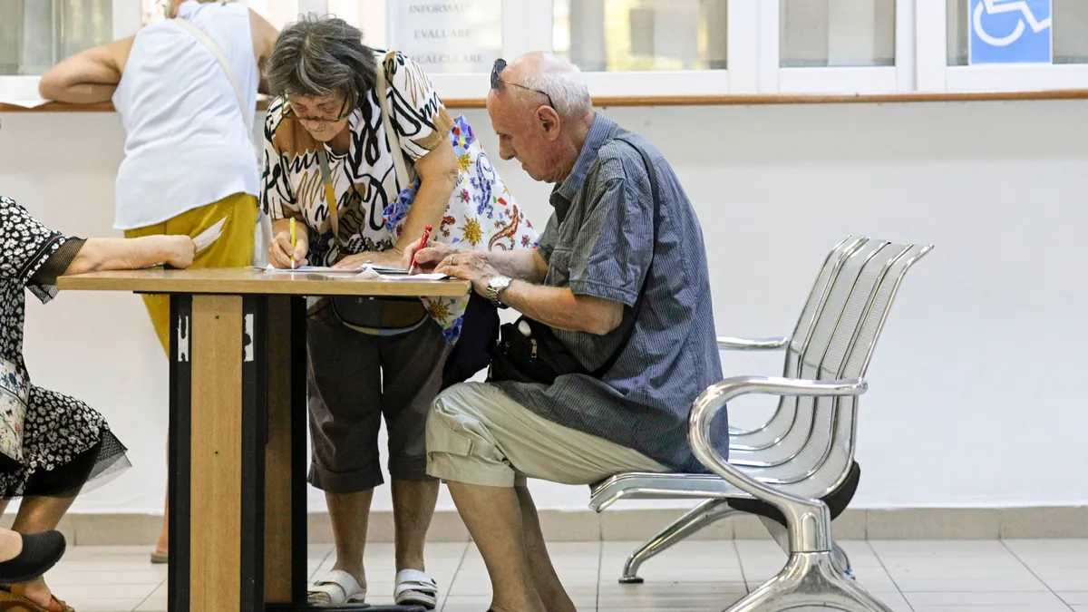 Cât este pensia medie ca procent din salariul mediu Foto: Inquam/Malina Norocea