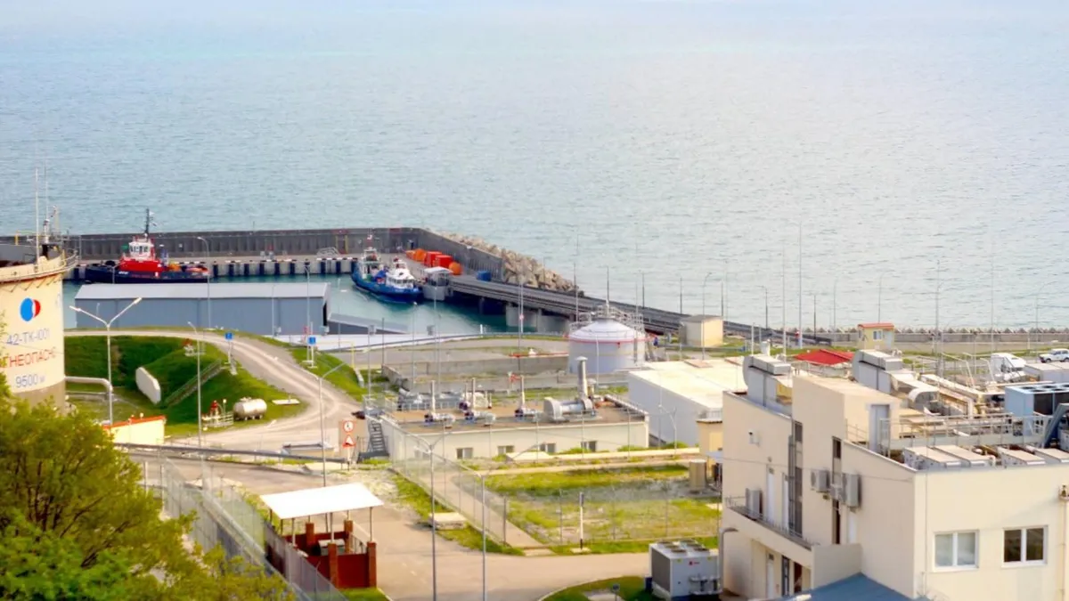 Terminal petrolier rusesc distrus de drone ucrainene (sursa: X/NOELREPORTS)