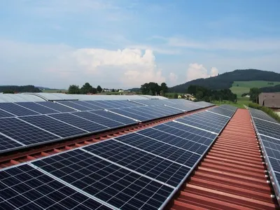 Țeapa panourilor fotovoltaice de pe casă (sursa: ziaruldeiasi.ro)