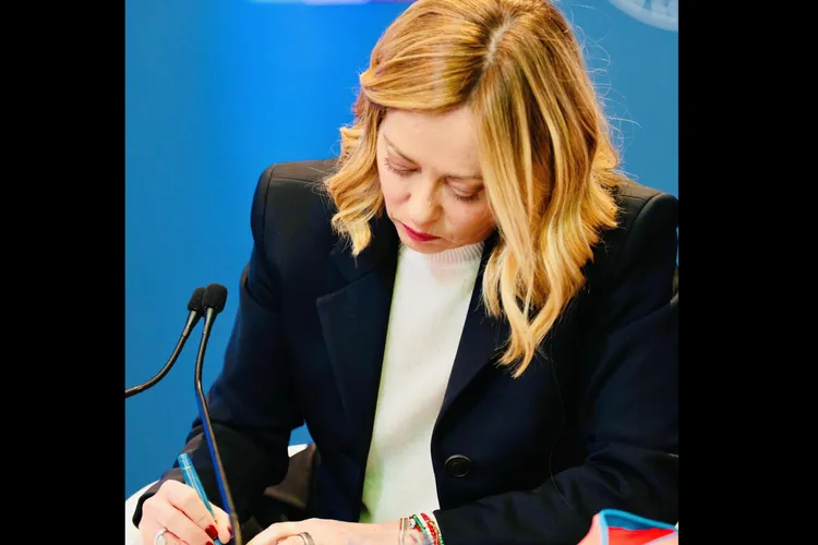 Fără văl integral în Italia, propune Partidul Fratelli d’Italia (sursa: Facebook/Giorgia Meloni)