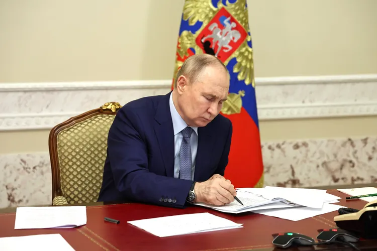 Kremlinul spune că Putin nu a vorbit la telefon cu Trump după alegerile din SUA și că Moscova încă așteaptă să vadă strategia republicanului în legătură cu Ucraina