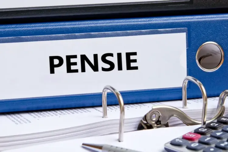 Pensionarii să prezinte certificatul de viață (sursa: ziaruldeiasi.ro)