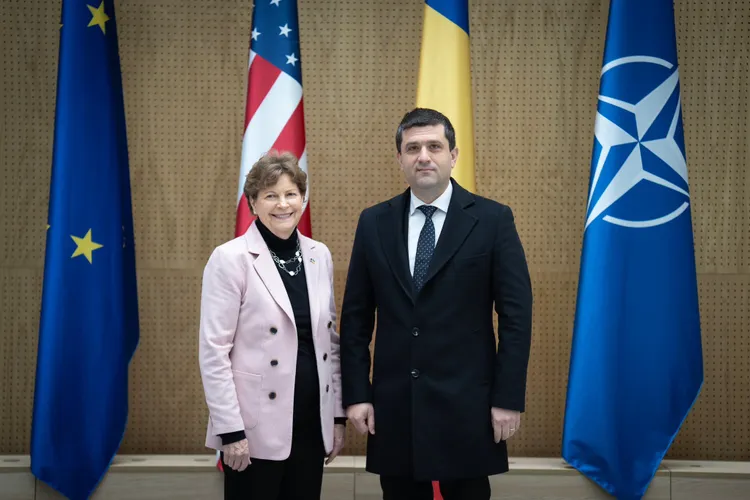 Alegerile din România, senatoarea Shaheen demontează raportul SUA (sursa: Facebook/Radu Miruţă)