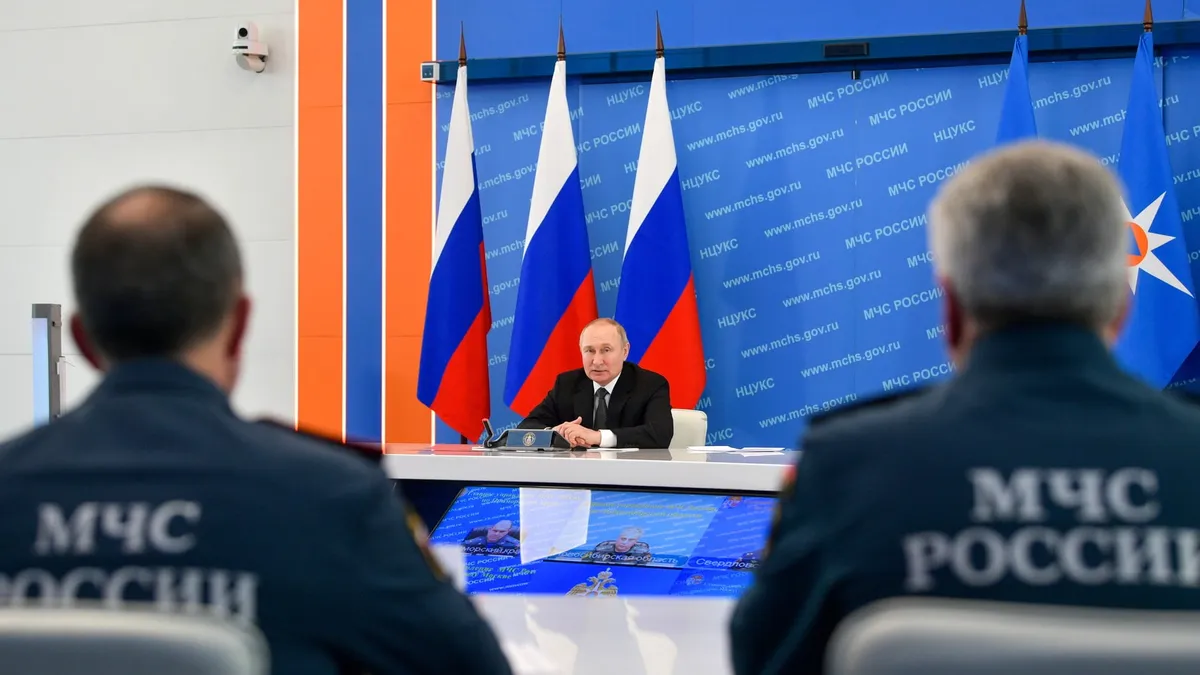 Fostul general spune că "Vestul" se joacă cu focul (sursa: kremlin.ru)