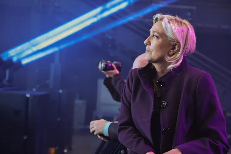 Franța jocurile politice ale extremei dreapta (sursa: Facebook/Marine Le Pen)