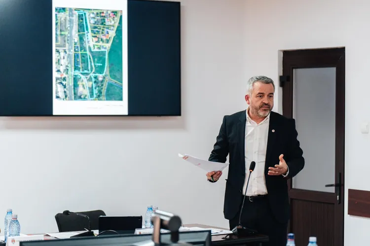 Cimitirul „Eternitatea” (Vaslui), alunecări de teren (sursa: Facebook/Lucian Braniste)