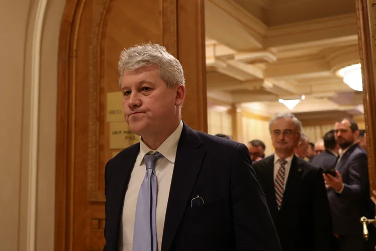 Tunul de 816 milioane de euro din SAFE pregătit pentru Predoiu: arme de asalt pentru MAI, MApN, SRI și SPP (sursa: Inquam Photos/Octav Ganea)