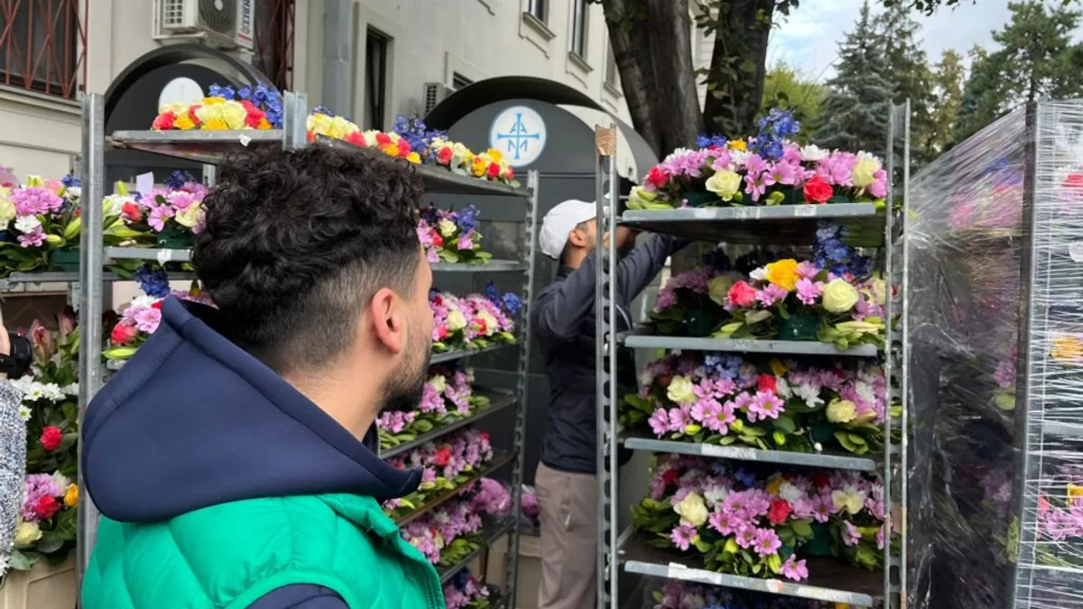 Moaștele Sfintei Parascheva, aranjament floral extraordinar (sursa: ziaruldeiasi.ro)