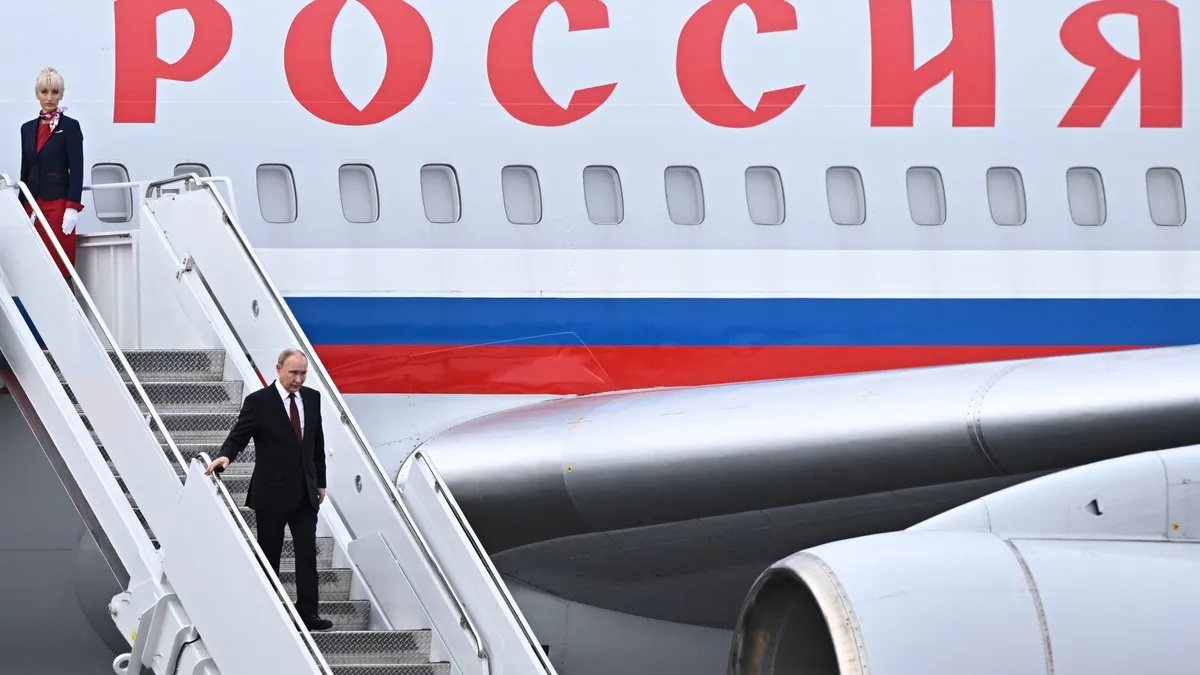 Va permite România survolul avionului lui Putin, spre Budapesta? Foto: Kremlin.ru