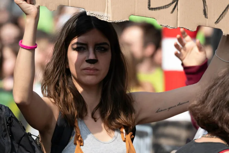 Italia introduce femicidul în codul penal (sursa: Pexels/Boris Curto)