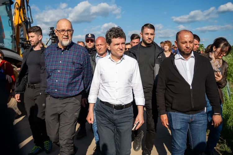 Câte zeci de mii de bugetari ar putea fi dați afară, potrivit lui Kelemen Hunor Foto: Facebook Kelemen Hunor