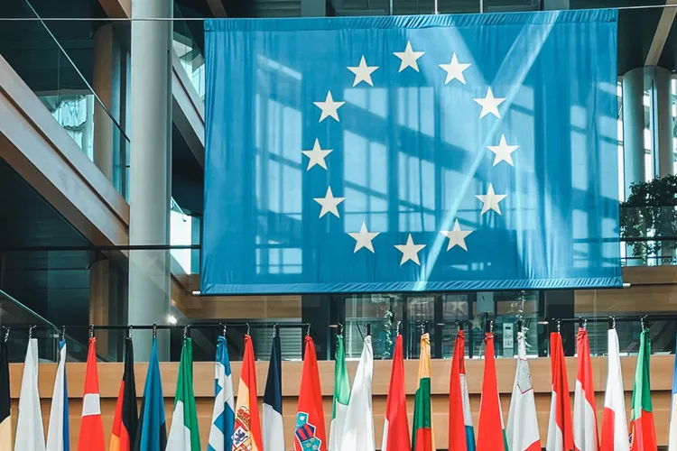 Scandalul zborurilor Nordis devine problemă europeană: UE vrea să reglementeze mai bine călătoriile sponsorizate ale politicienilor