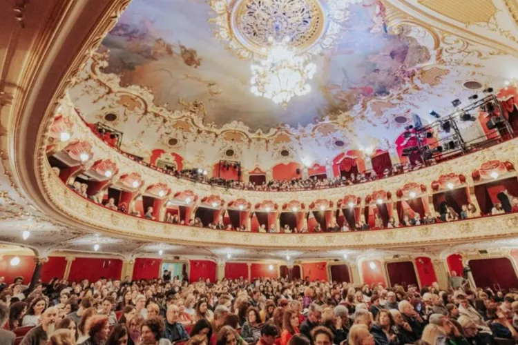 Scriitori celebri participă la FILIT Iași (sursa: ziaruldeiasi.ro)