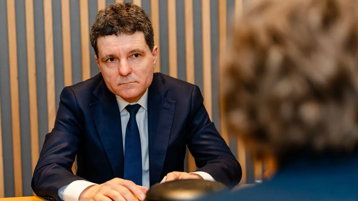 Favoruri acordate managerilor companiilor de stat, printr-un amendament PSD, oprite de Nicușor Dan Foto: Facebook Nicușor Dan