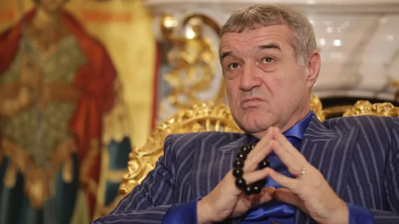 Penalul Gigi Becali a citit slujba la Catedrala Patriarhală Foto: Inquam/ Octav Ganea