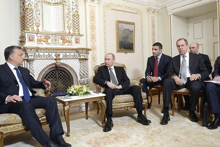 Cehia şi-a redus dependenţa de gazele ruseşti de la 97% la 3% în opt luni și plăteşte de patru ori mai puţin decât Ungaria, care rămâne agățată de Rusia Foto: Kremlin.ru