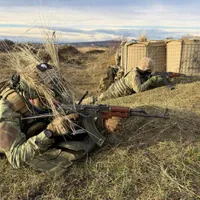 Miruță acuză licitații trucate la MApN de zeci de milioane de lei pentru containere militare. Firma are contracte de sute de milioane cu statul (sursa: Facebook/MApN)